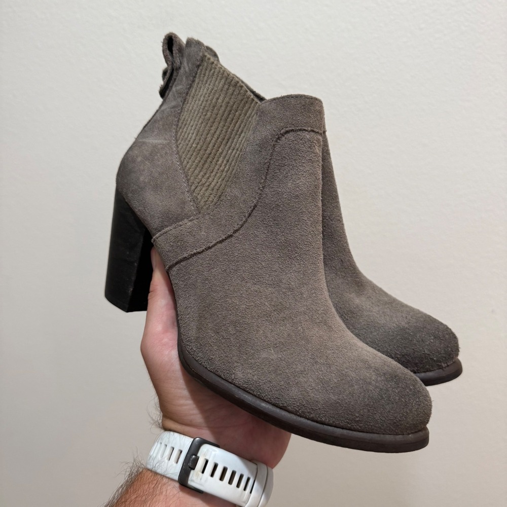 UGG Grey Suede Heeled Ankle Boots 1013681 Ribbed Gore Block Heel US 8 Womens 10